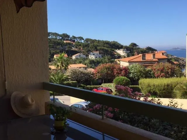 Sanary アパート *